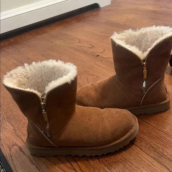 UGG Tan Winter Boots with Plush Lining - Picture 4 of 6